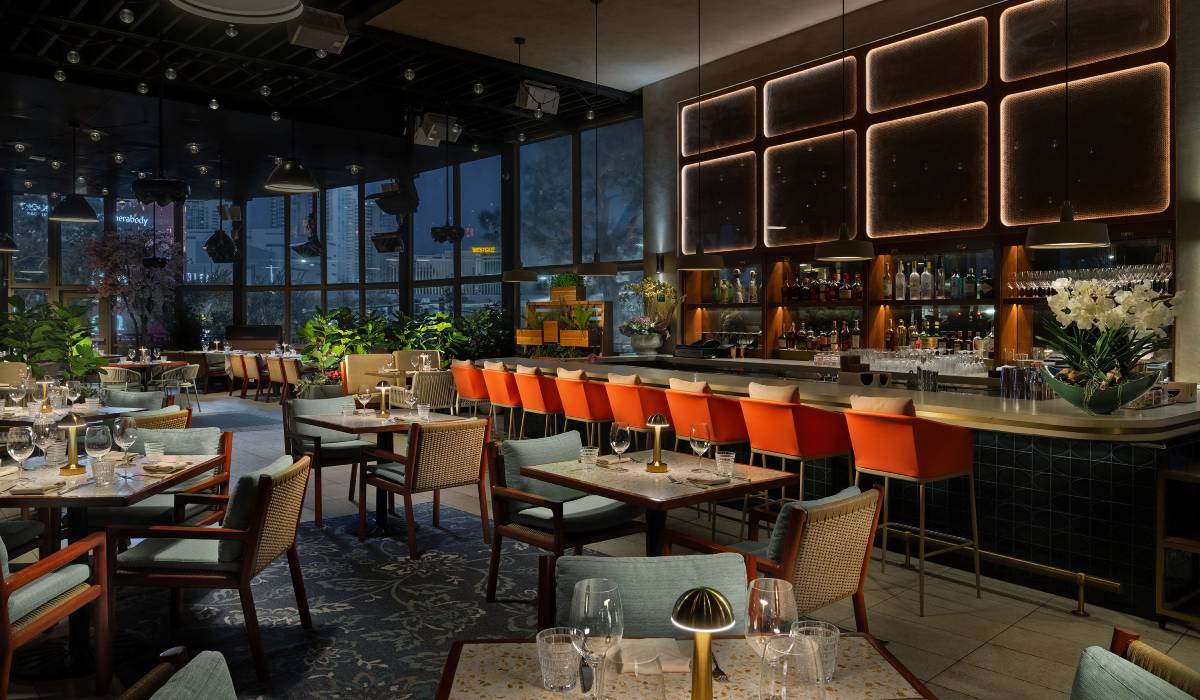 Carversteak_CenterBar_Patio.