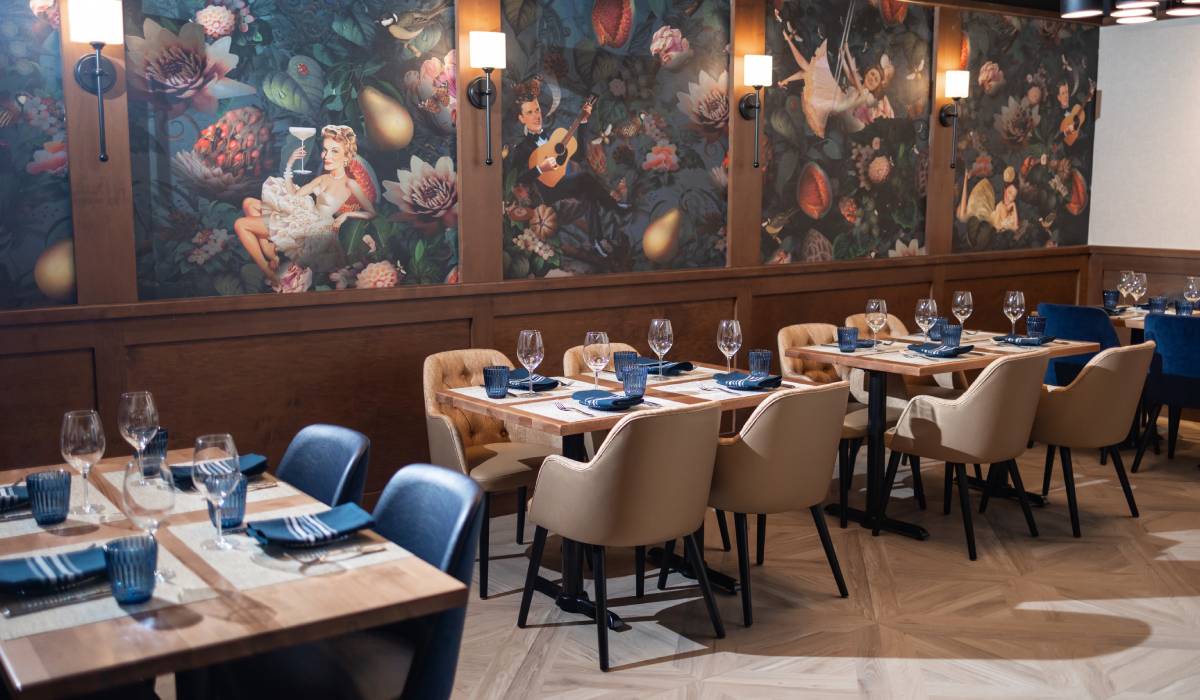 Eddie & Vinny's Coastal Italian interior.
