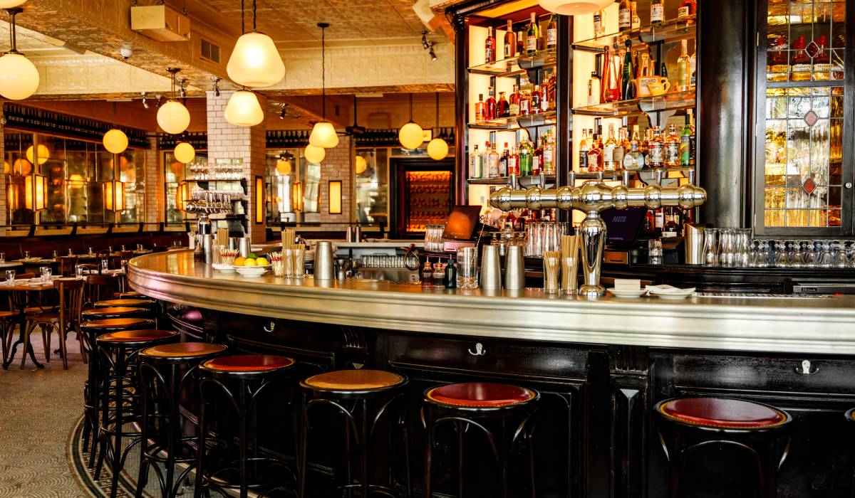Pastis interior bar.