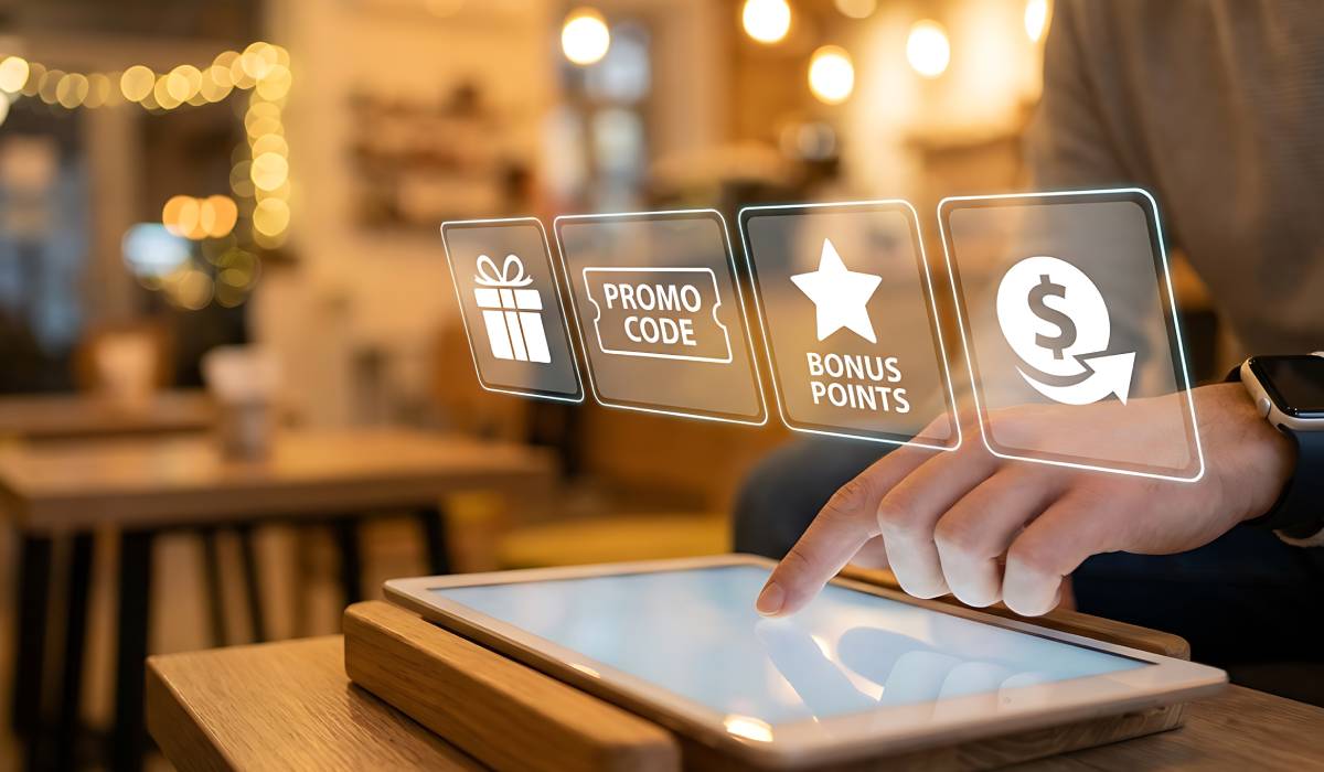 Restaurant customer using a screen with AI graphics and loyalty.