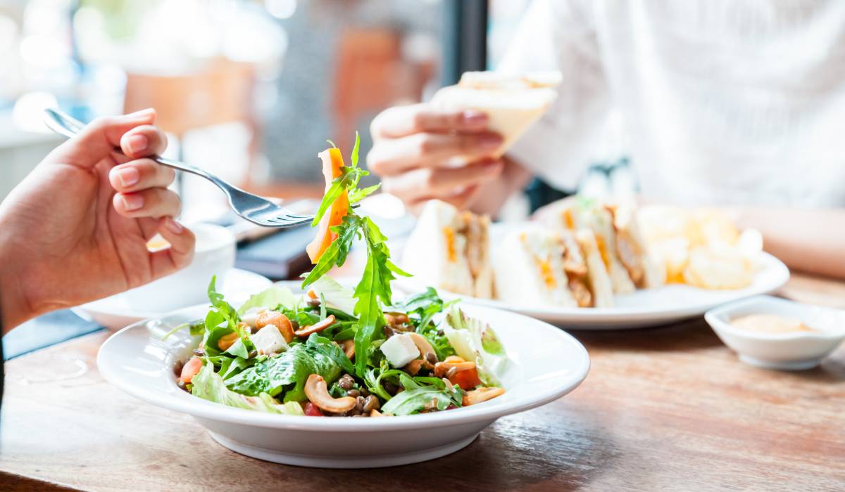 Two people having a business meeting over lunch.
